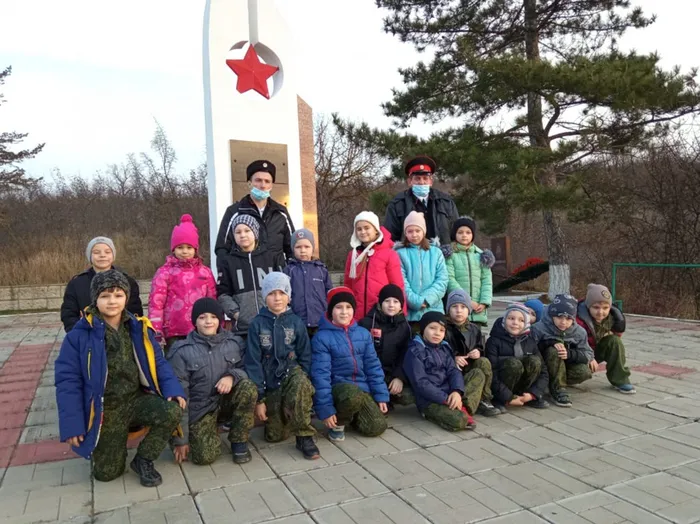 У памятника Герою Советского Союза С.С. Аракеляну