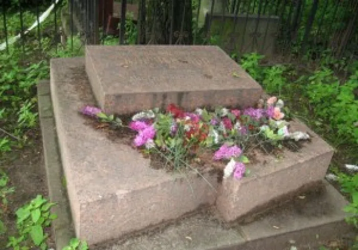 Могила Ключевского в Донском монастыре