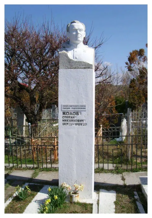 памятник С.М. Жолобу.jpg