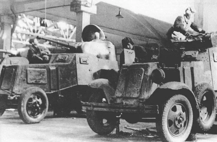 БА-10 проходят ремонт в заводских цехах..jpg