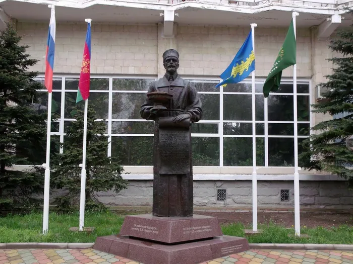 памятник Будзинскому в Анапе