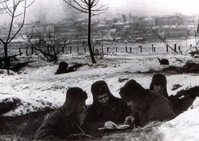 Наблюдательный пункт советских войск на подступах к Ростову. Зима 1941 года
