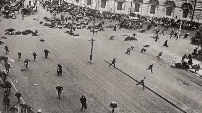 Расстрел демонстрантов в июле 1917.jpg