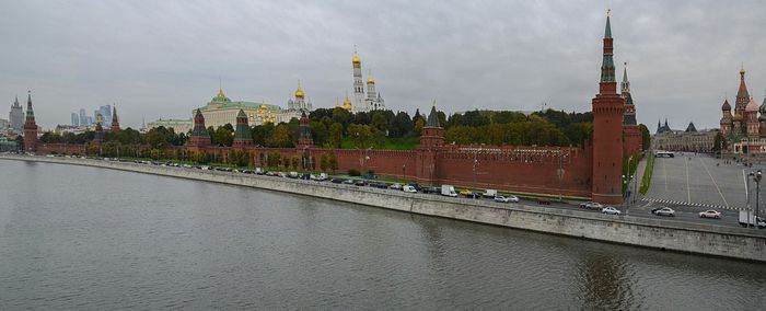 Стены и башни Московского Кремля в наше время.jpg