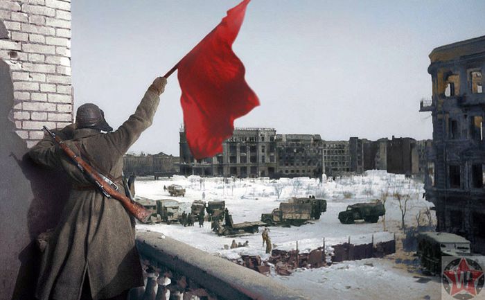 7 В Сталинграде поднят Красный флаг. 1943 г.jpg