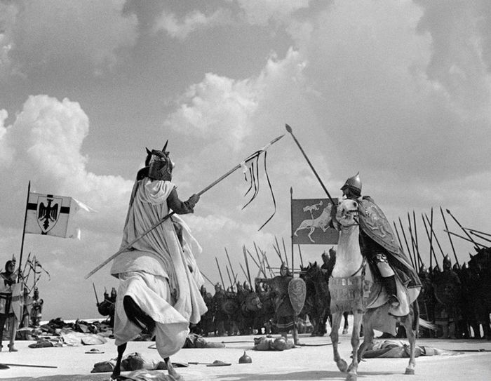 Окончательную победу русским в 1242 г. принесло Чудское озеро. кадр из фильма А. Невский