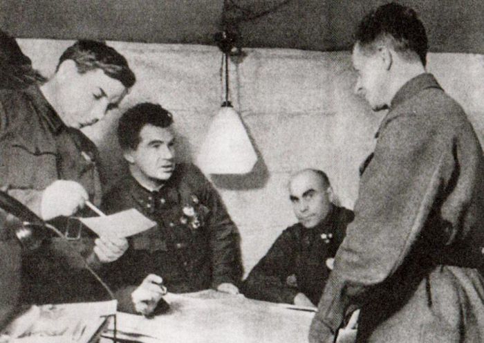 Командный пункт 62-й армии. Слева направо  Н.И. Крылов, В.И. Чуйков,  К.А. Гуров,  А.И. Родимцев. Дек 1942