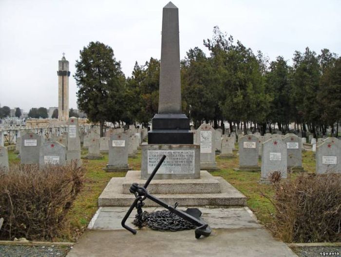 Памятник нашим летчикам, погибшим при бомбардировке Констанцы 1943 и 1944 год в Констанце.jpg