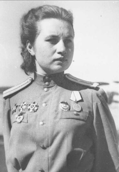 Гвардии-лейтенант-А.Ф.-Акимова.-1945-г.