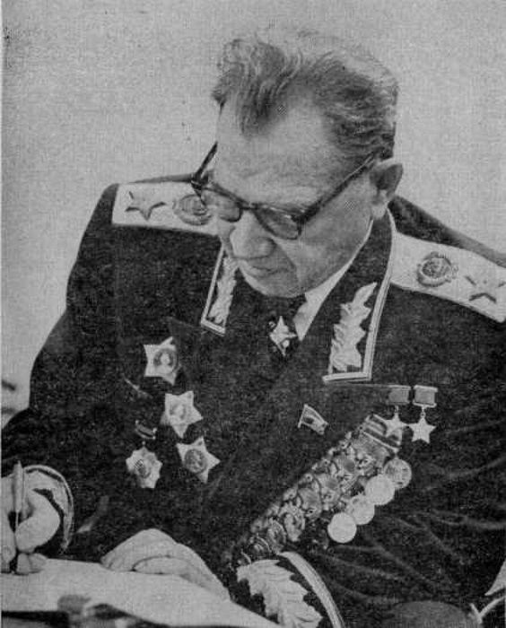 Маршал Советского Союза В. И. Чуйков за рабочим столом