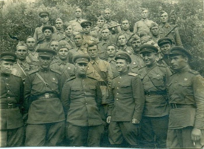 На фото  Генерал-полковник К.Н. Леселидзе  Н.О.Павловский и С.Е. Колонин. 1943 г