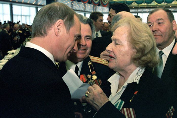 Vladimir_Putin_with_Anastasia_Popova-1