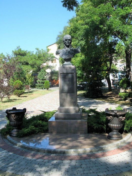 Monument_to_field_marshal_Ivan_Gudovich_at_Anapa