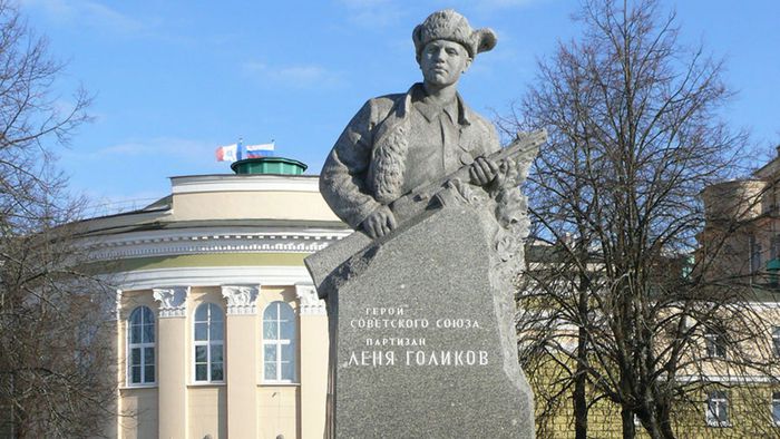 Памятник Леониду Голикову